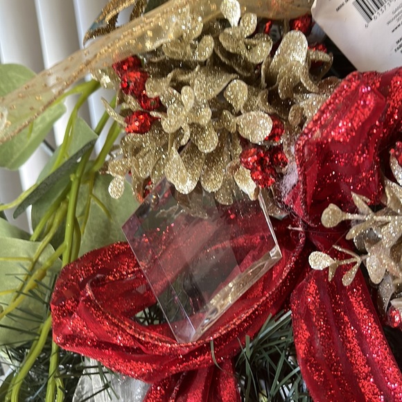 5inch ganz kissing ornament. Different styles - Picture 4 of 5